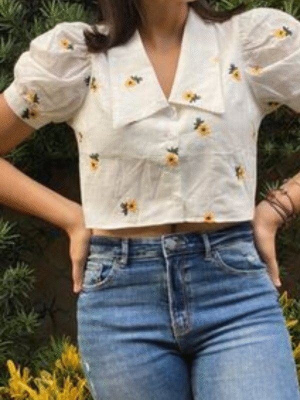 White Daisy Embroidered Vintage Collar Blouse